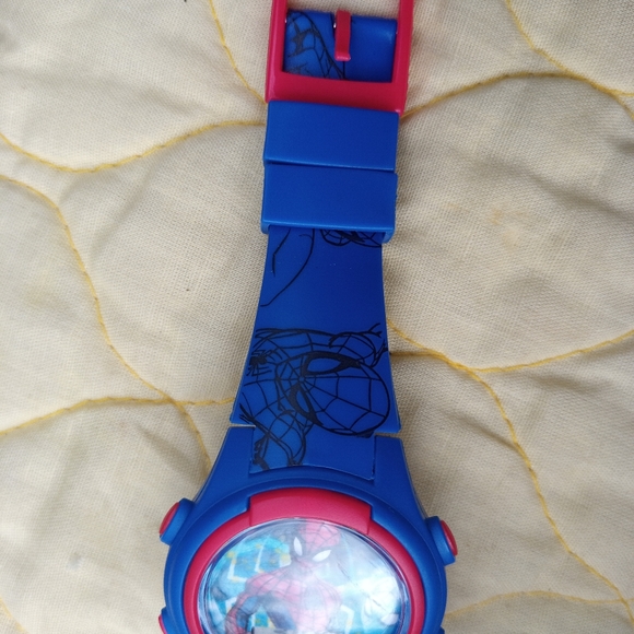 Marvel Spiderman Light Up LCD Watch - Picture 4 of 6